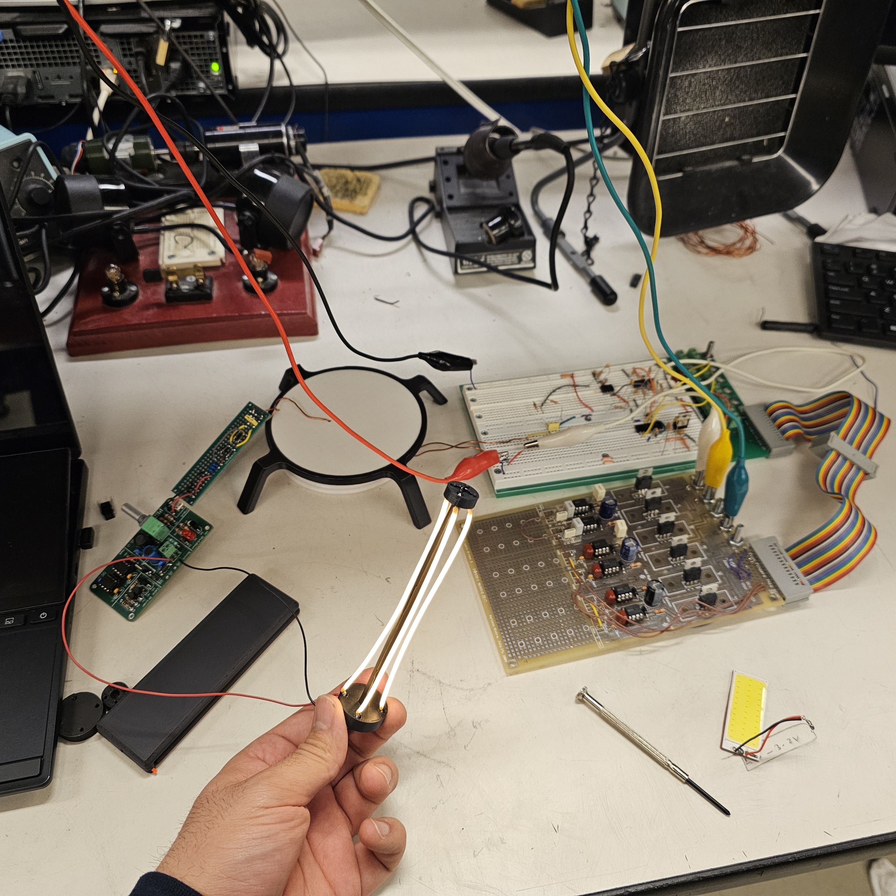 Finished wirelessly powered LED lamp prototype